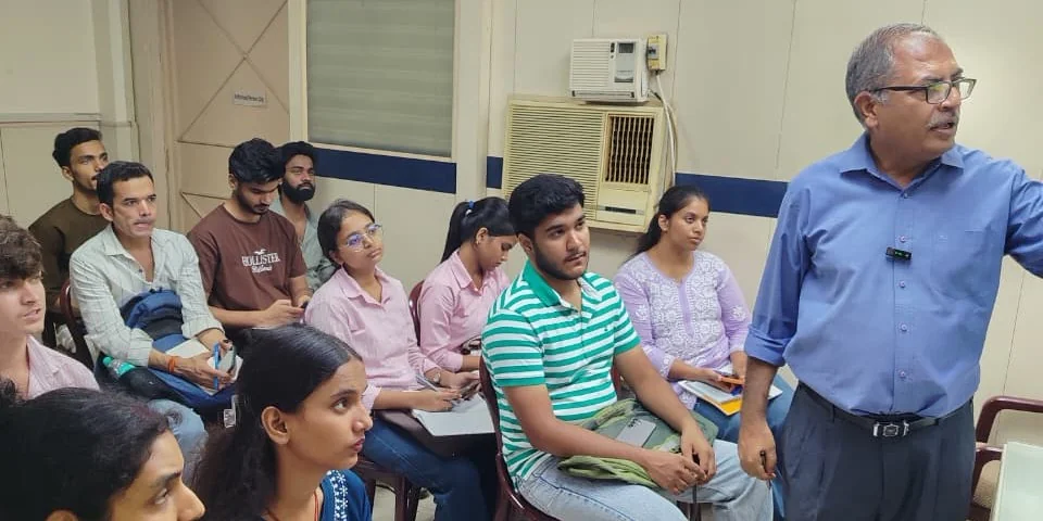 A trainer teaching a class of students at IPA, E-54 Laxmi Nagar